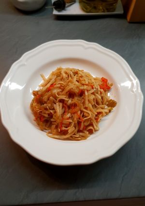 Una foto de Fideos de Arroz con verduras (Pad thai de verduras)