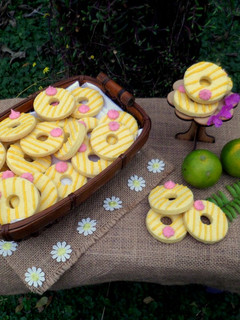 Una foto de Masitas suaves de lima y limón🍋💛