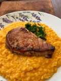Falso risotto de zapallo camote y atún sellado