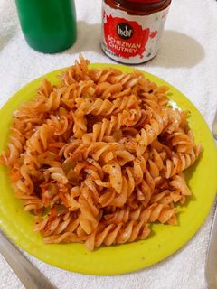 স্পাইসি টমেটো পাস্তা (Spicy tomato pasta recipe in Bengali) রেসিপির প্রধান ছবি