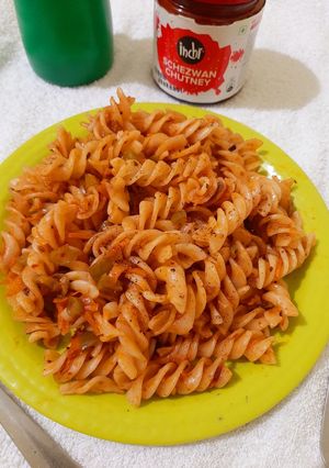 স্পাইসি টমেটো পাস্তা (Spicy tomato pasta recipe in Bengali) রেসিপির প্রধান ছবি