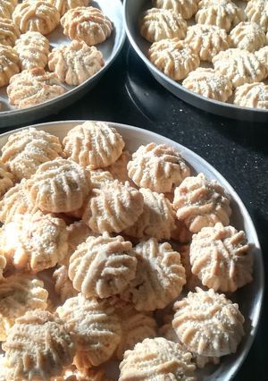 A picture of Eid Kahk (Egyptian Butter Cookies).