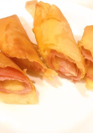รูปของ ปอเปี๊ยะแฮมชีส (Ham and cheese spring rolls)