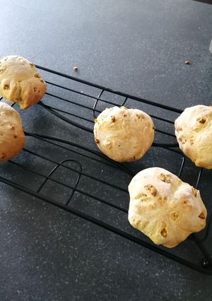 A picture of Olive rolls.