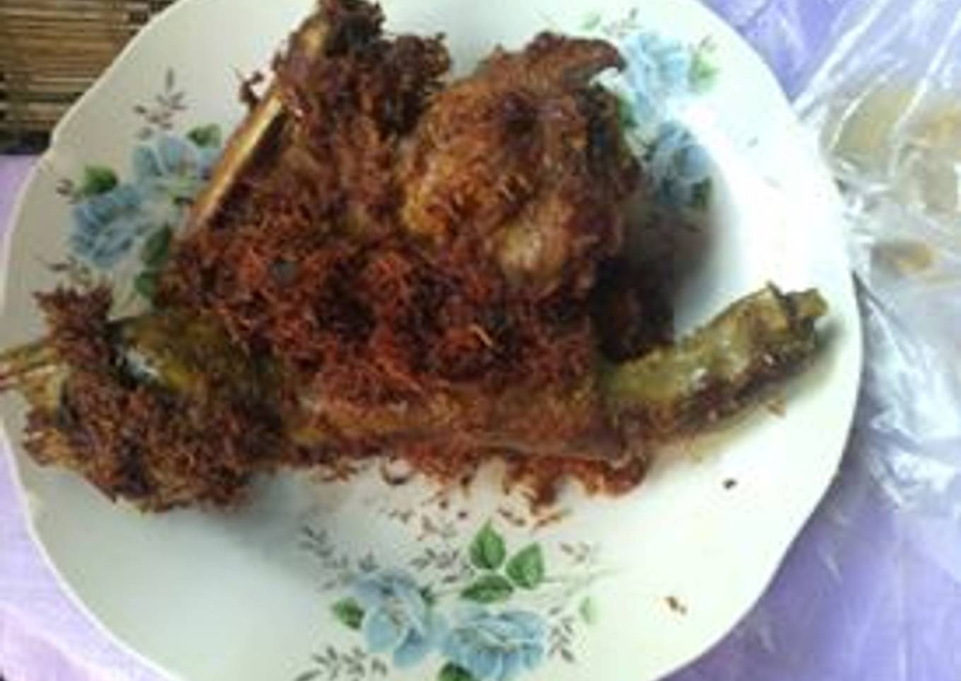 Bebek Goreng Serundeng Kelapa