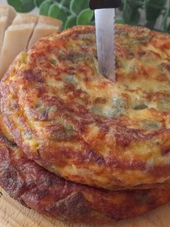 Una foto de Tortilla de judías verdes y salmón