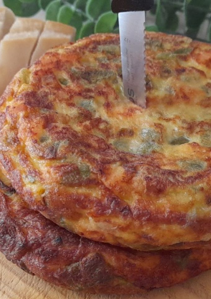Una foto de Tortilla de judías verdes y salmón
