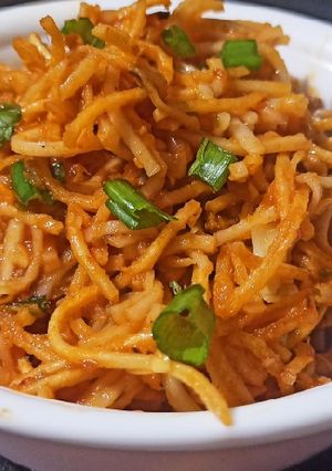 ચાઇનીઝ ભેળ (Chinese Bhel Recipe In Gujarati) રેસીપી મુખ્ય ફોટો