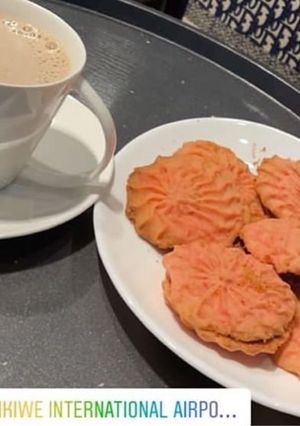 A picture of Delicious chewy cookies.