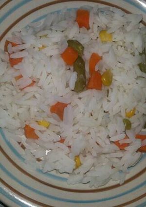 A picture of Rice and mixed vegetables.