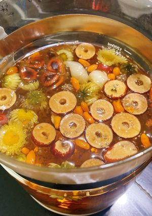 Hình của món Trà Hoa Cúc Táo Đỏ Kỷ Tử.