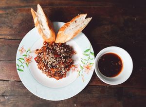 Hình của món Nấm bào ngư sốt me chấm bánh mì chay.