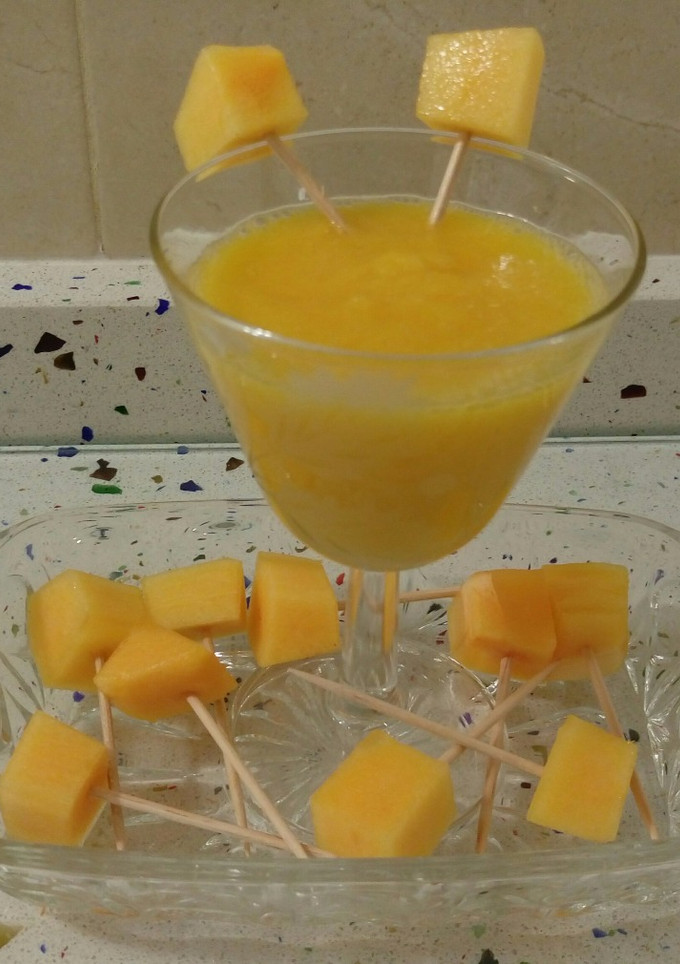 Una foto de Sorbete de frutas con pinchitos de caqui