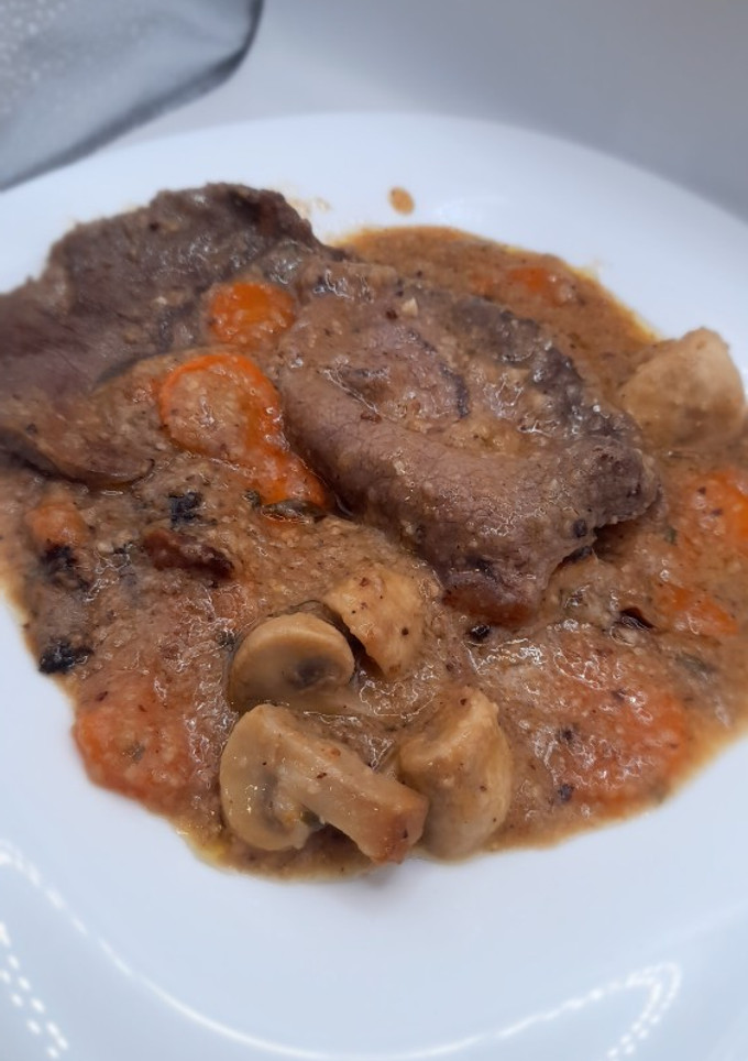 Una foto de Fricandó de ternera con champiñones