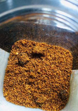 A picture of Garlic powder.