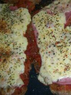 Una foto de Bifes a la napolitana a la plancha😋