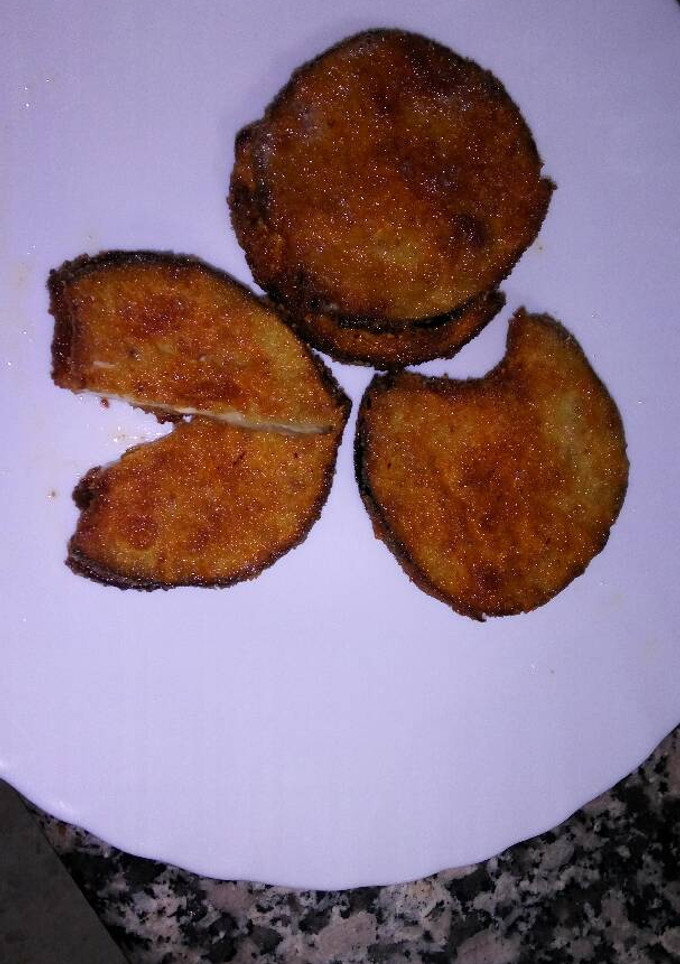 Una foto de Berenjenas empanadas con queso