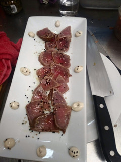 Una foto de Tataki de atún rojo