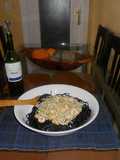 Espaghettis negros con gulas y gambas