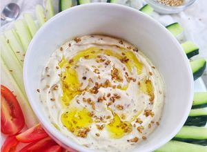 Foto principal de Crema de yogur griego con limón y tahini