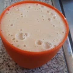 A picture of Creamy bananas and apples juice.