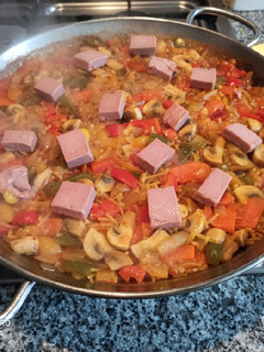 Una foto de Fideuá de verduras y mousse de pato