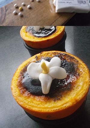 Foto principal de Flan de naranja con flor de azahar