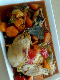 Una foto de Pollo escabechado con verduras