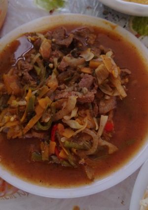 Una foto de Fajitas de carne con verduras. (Estilo chino)