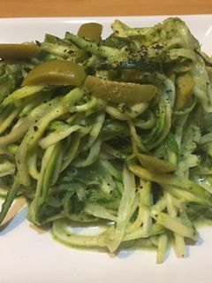 Una foto de *Fideos de zapallos italianos al pesto albahaca | Método Grez*