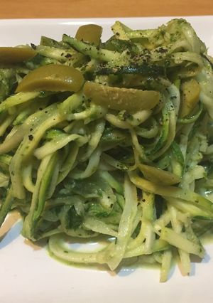 Una foto de *Fideos de zapallos italianos al pesto albahaca | Método Grez*