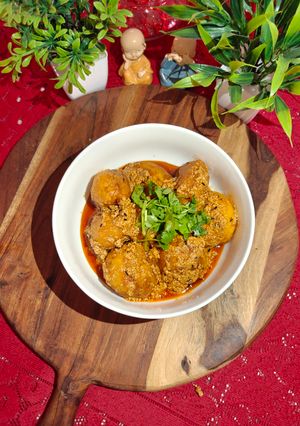 A picture of Kashmiri dum aloo.
