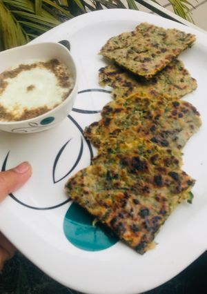 A picture of Methi parantha.