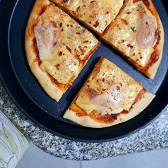 A picture of Pizza Margerita.