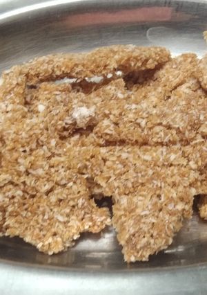 કોકોનટ ચીક્કી (Coconut Chikki Recipe In Gujarati) રેસીપી મુખ્ય ફોટો