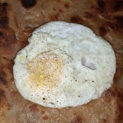 A picture of Andaa Paratha.