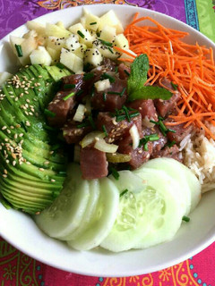 Una foto de Poke Hawaiano (Ensalada de atún marinado)