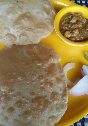 A picture of Chole bhature.