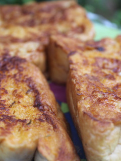 A picture of French toast.
