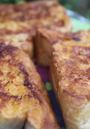 A picture of French toast.