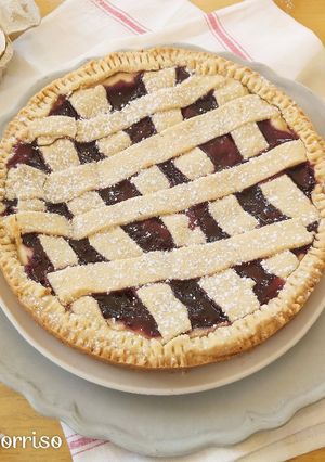 Foto di Crostata di ricotta e marmellata di ciliegie