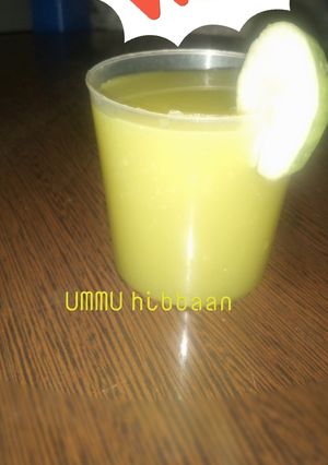 Lemon tsamiya da cucumber ainihin hoton girkin