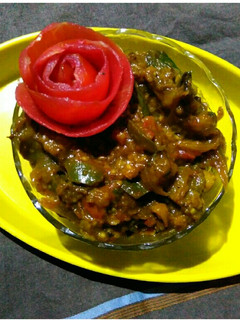 A picture of Aalu begun ki sabzi.