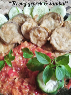 Foto resep *Terong Geprek & sambal*
