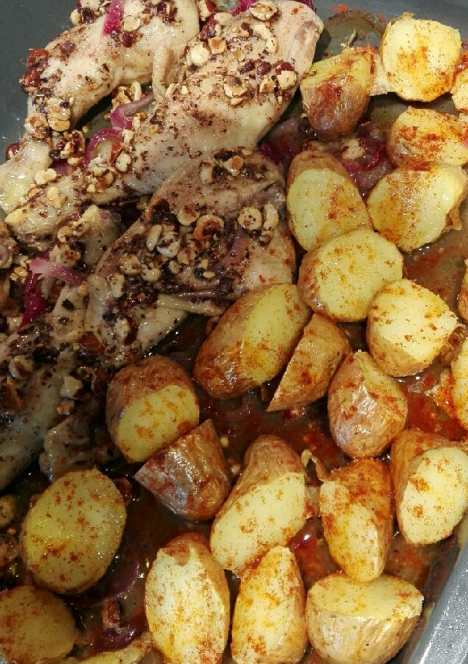 Una foto de Pollo asado con avellanas caramelizadas