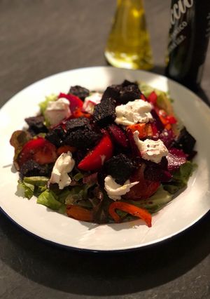 A picture of Black pudding, goats cheese and beetroot salad 🥗 🐐.