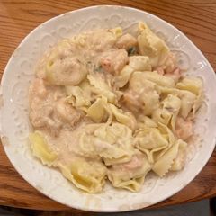 A picture of Classic chicken pasta Alfredo.