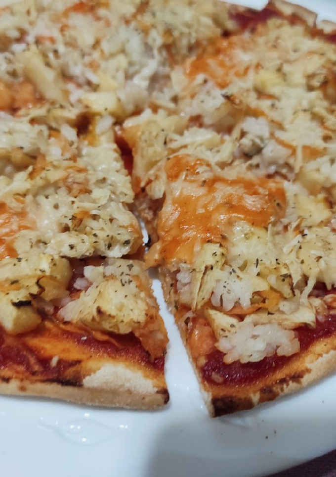 Una foto de Pizza de aprovechamiento dulce y salada (mi estilo)