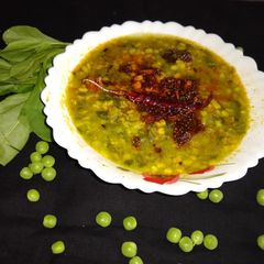 A picture of Spinach peas dal.