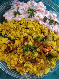 मसुर मसाला खिचडी (masoor masala khichadi recipe in marathi) रेसिपी चे मुख्य फोटो